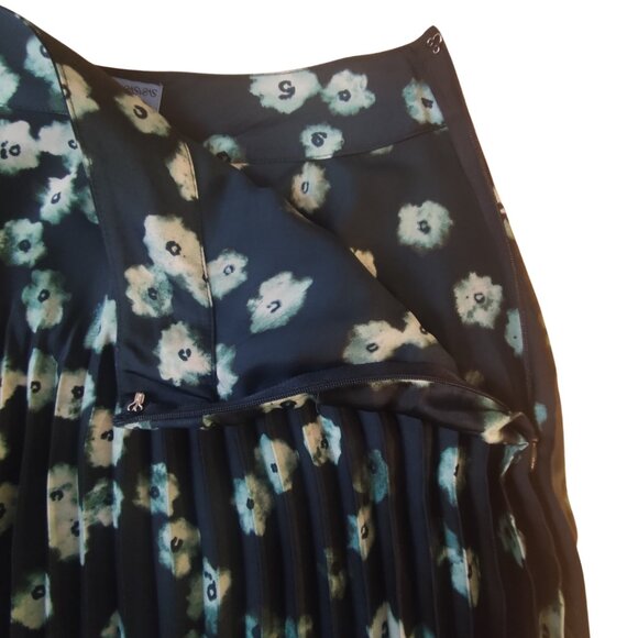 Simply Vera Wang Floral Pleated Skirt - Picture 5 of 7